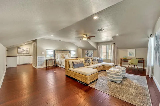 $820,000 | 6227 Lakeshore Drive, Dallas, TX 75214