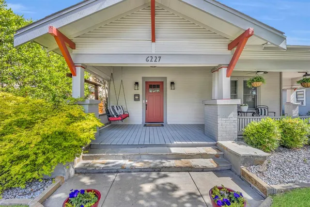 $820,000 | 6227 Lakeshore Drive, Dallas, TX 75214