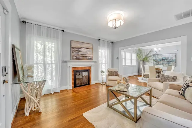 $820,000 | 6227 Lakeshore Drive, Dallas, TX 75214