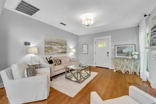 $820,000 | 6227 Lakeshore Drive, Dallas, TX 75214