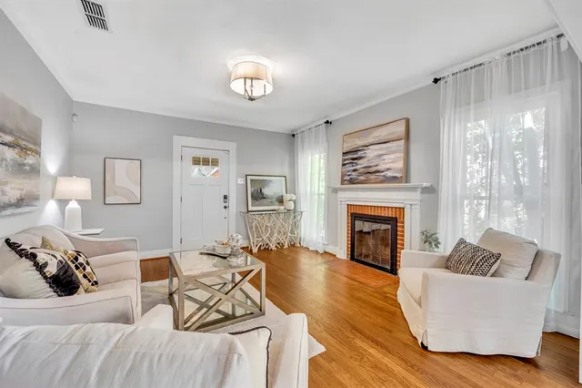 $820,000 | 6227 Lakeshore Drive, Dallas, TX 75214