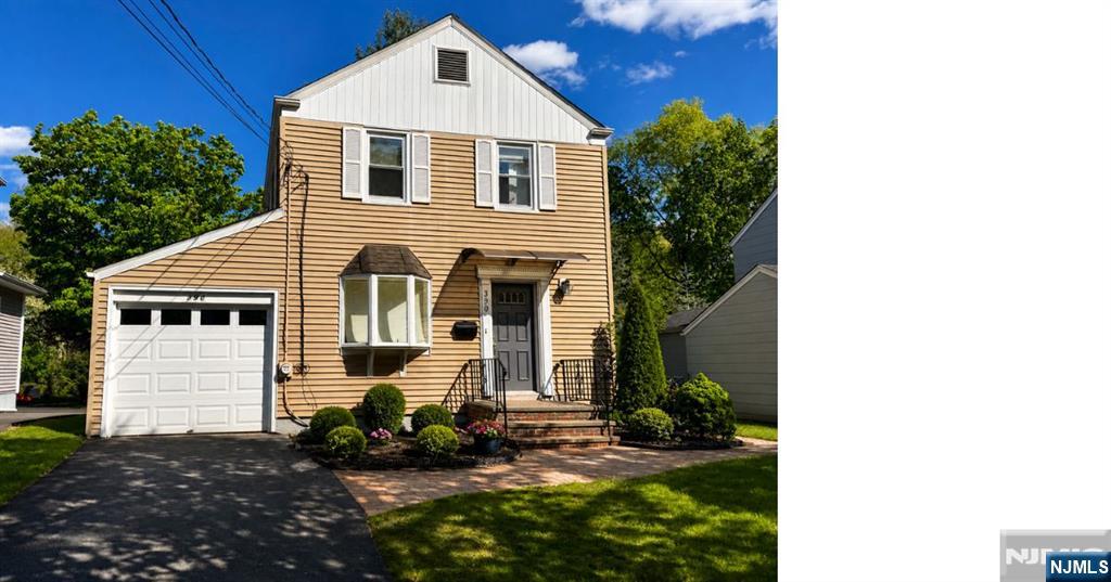 390 Chestnut Street Paramus, NJ 07652 - Photo 1 of 8