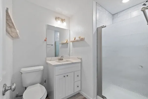 $2,700 | 139 West Palm, Freeport, TX 77541