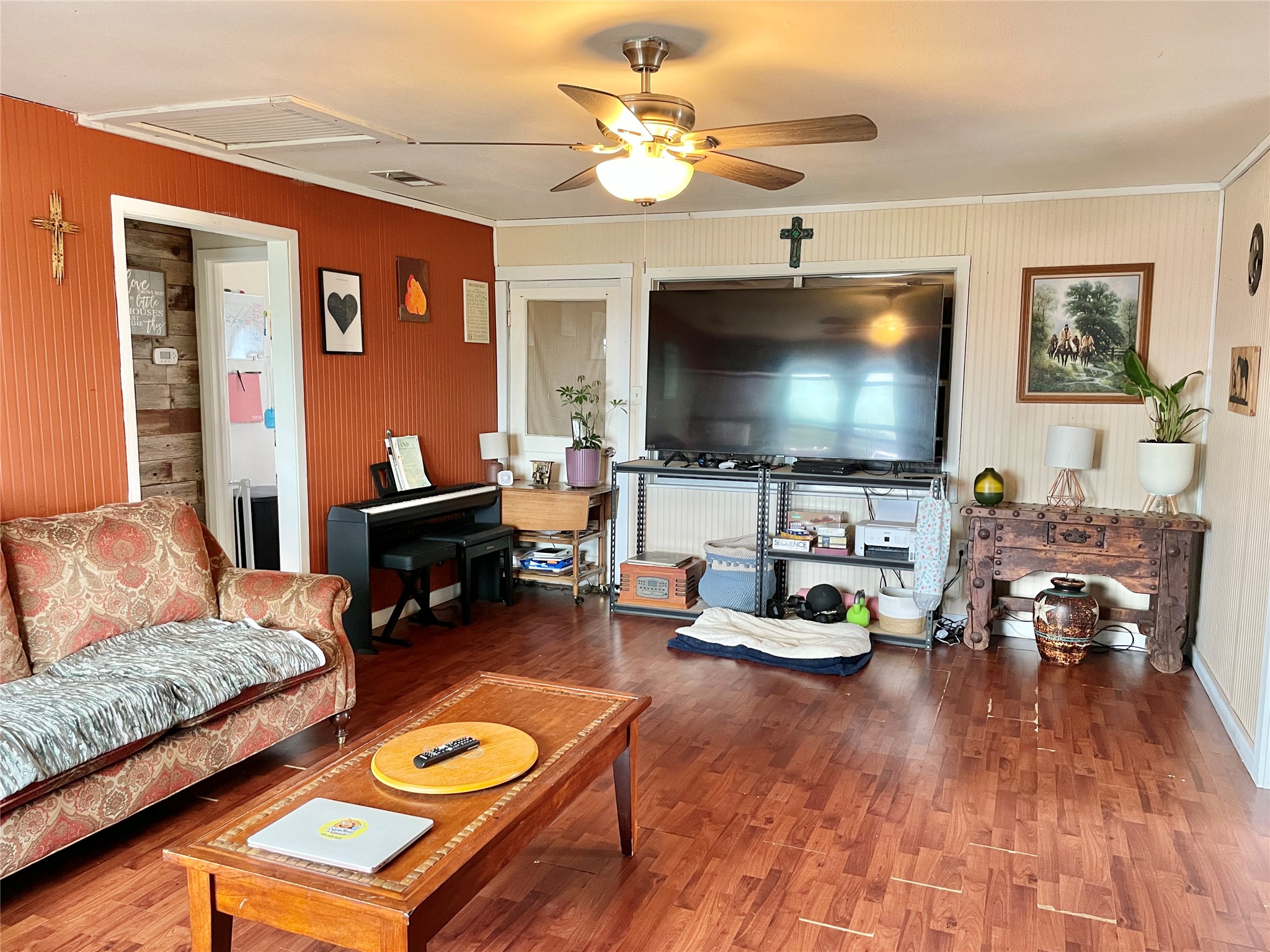 136 Fm 2239 Road Paige, TX 78659 - Photo 5 of 29 a living room with furniture and a flat screen tv