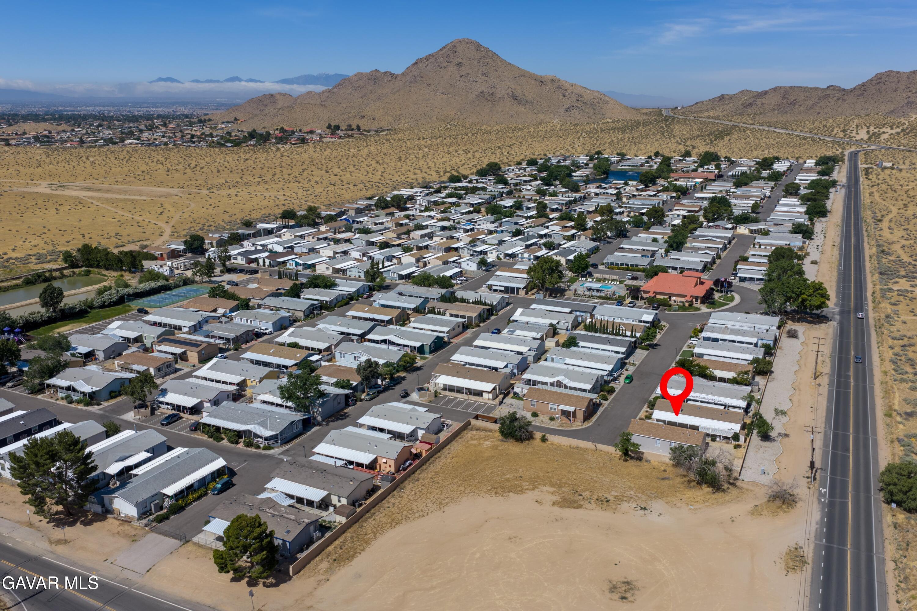 20843 Waalew Road Apple Valley, CA 92307 - Photo 26 of 40 an aerial view of multiple house