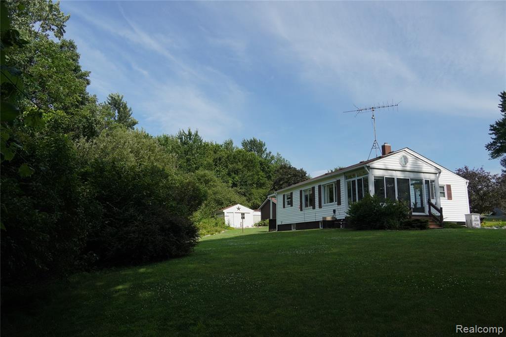 1295 Hadley Road Lapeer, MI 48446 - Photo 3 of 56