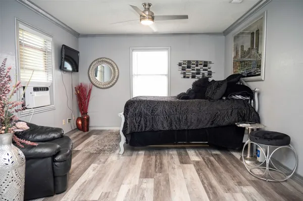 $1,100 | 1015 11th Street, Galveston, TX 77550