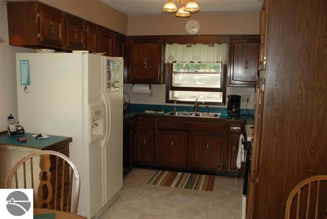 8735 Worden Road Beulah, MI 49617 - Photo 4 of 15 1746166-3.JPG