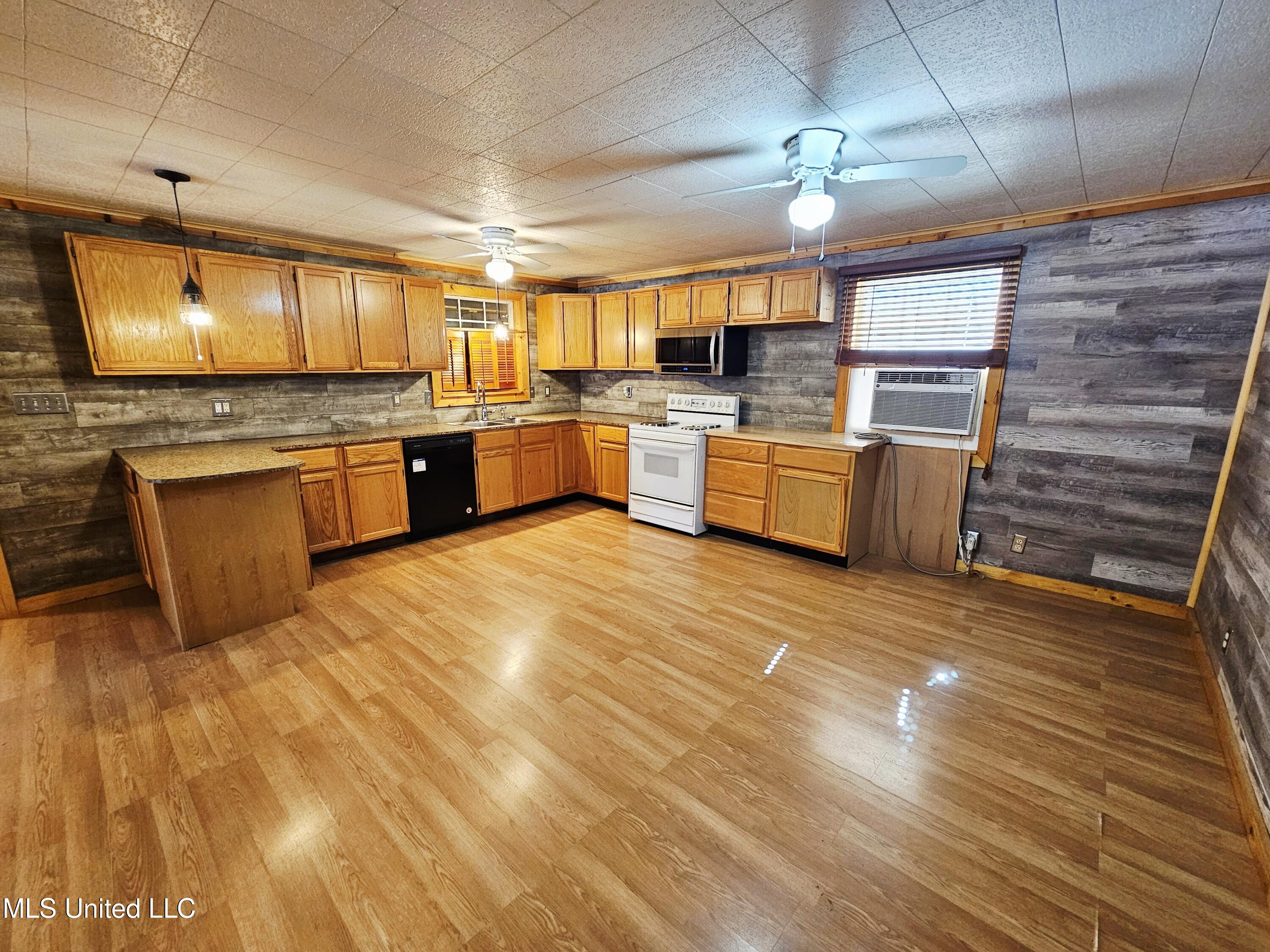 146 Oak Point Road Picayune, MS 39466 - Photo 11 of 40 Kitchen