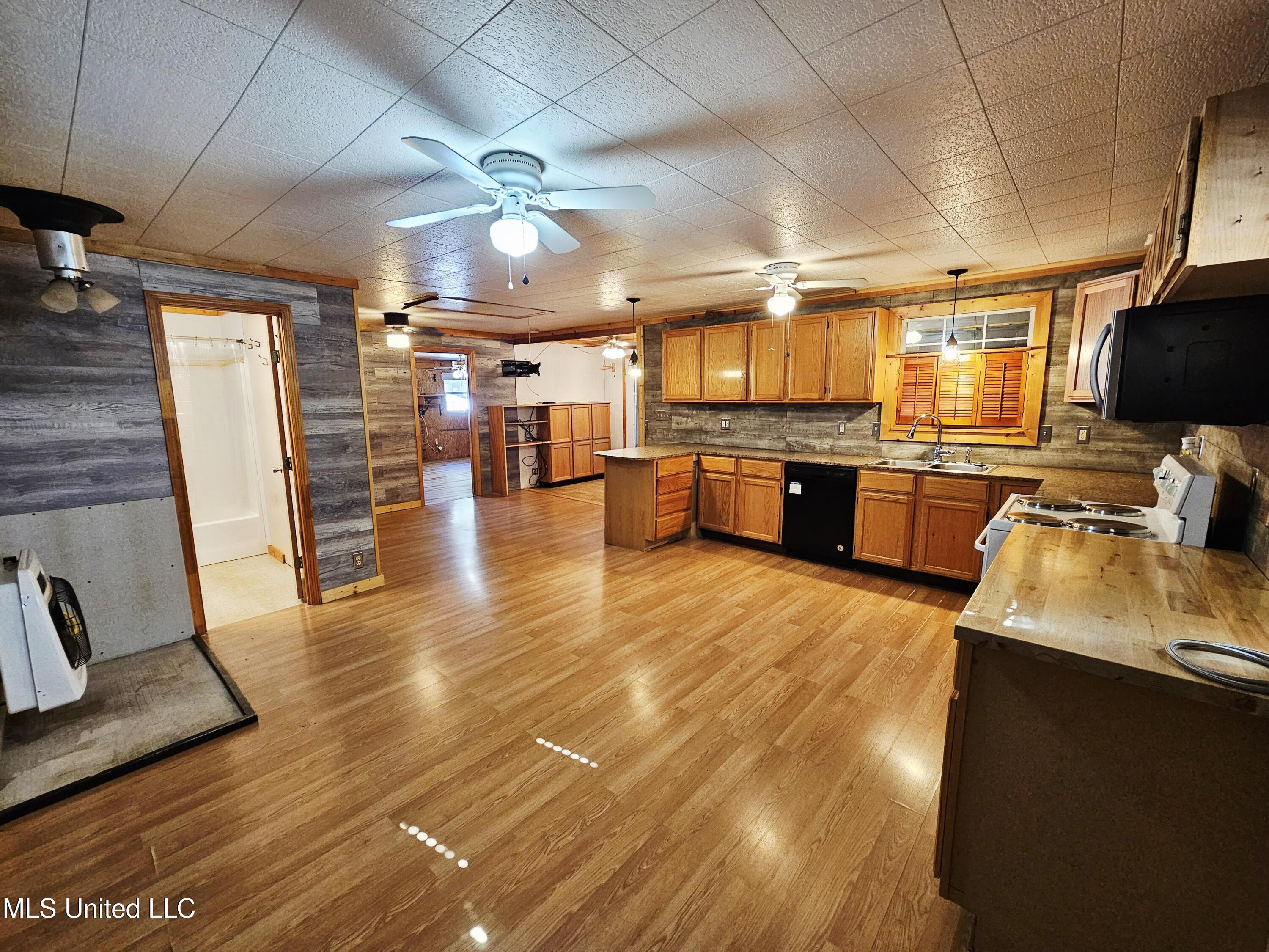 146 Oak Point Road Picayune, MS 39466 - Photo 12 of 40 Living room & kitchen