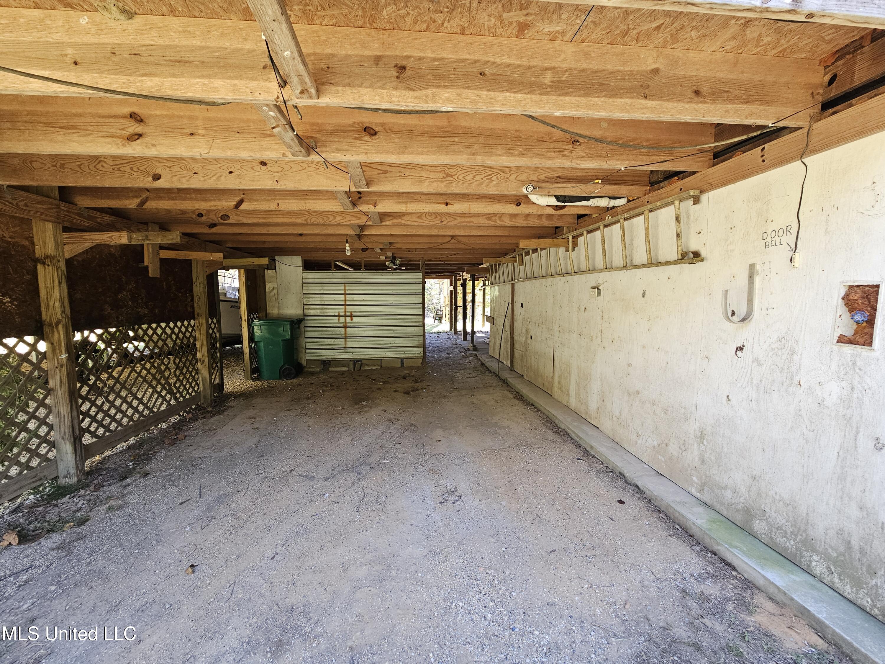 146 Oak Point Road Picayune, MS 39466 - Photo 32 of 40 Carport