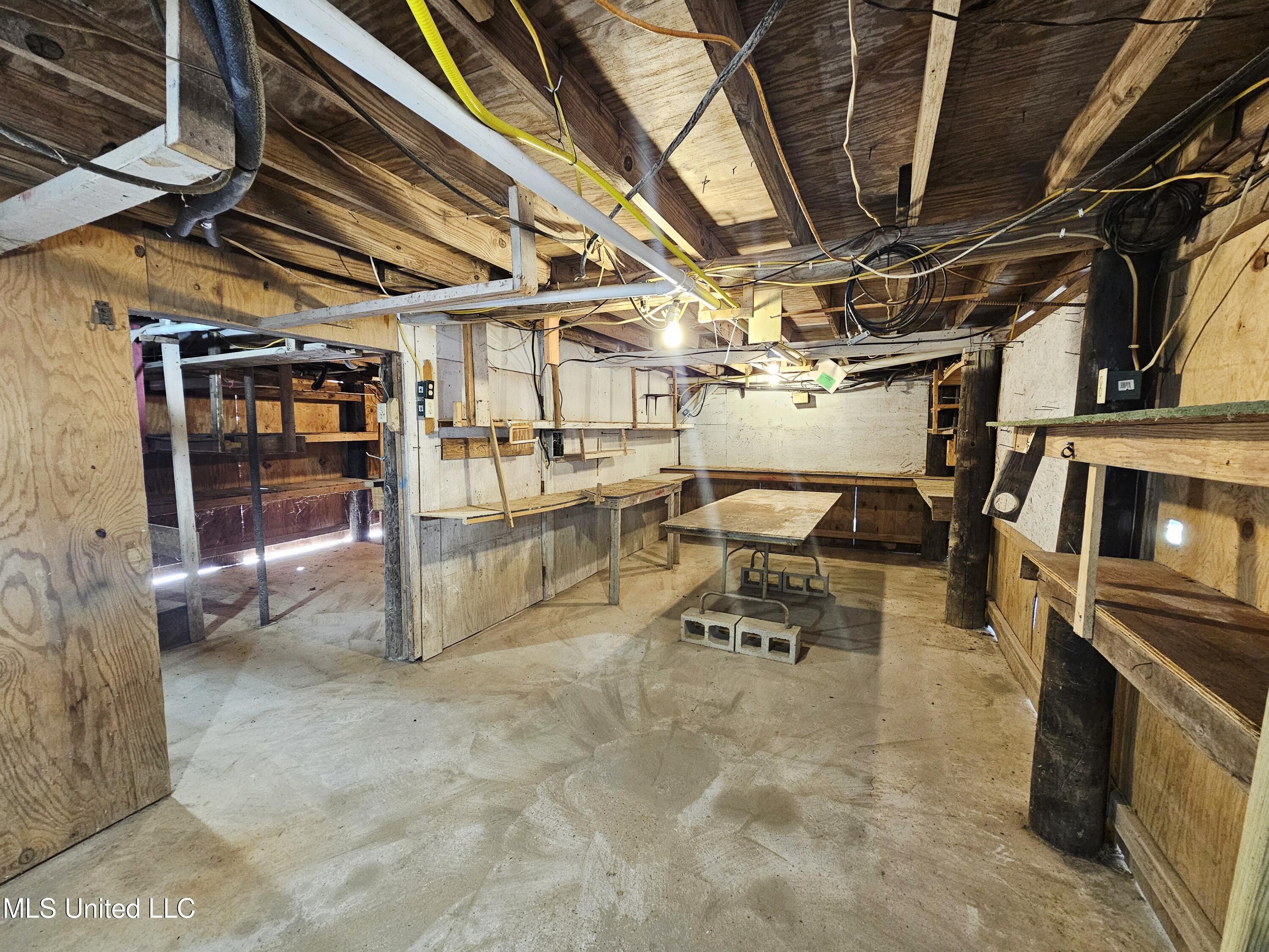 146 Oak Point Road Picayune, MS 39466 - Photo 34 of 40 Workshop under home