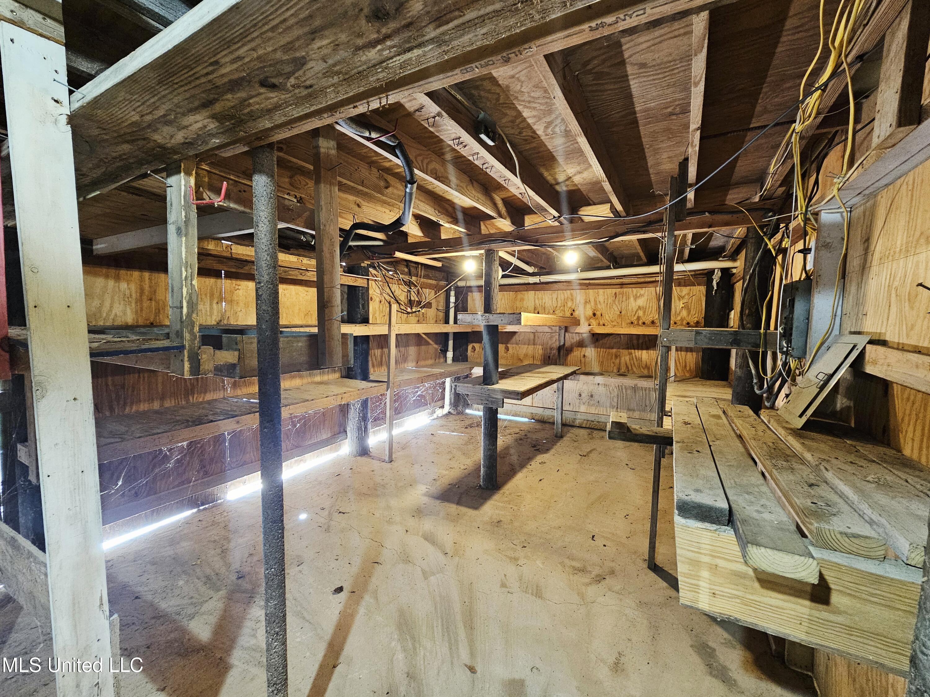 146 Oak Point Road Picayune, MS 39466 - Photo 35 of 40 Workshop under home