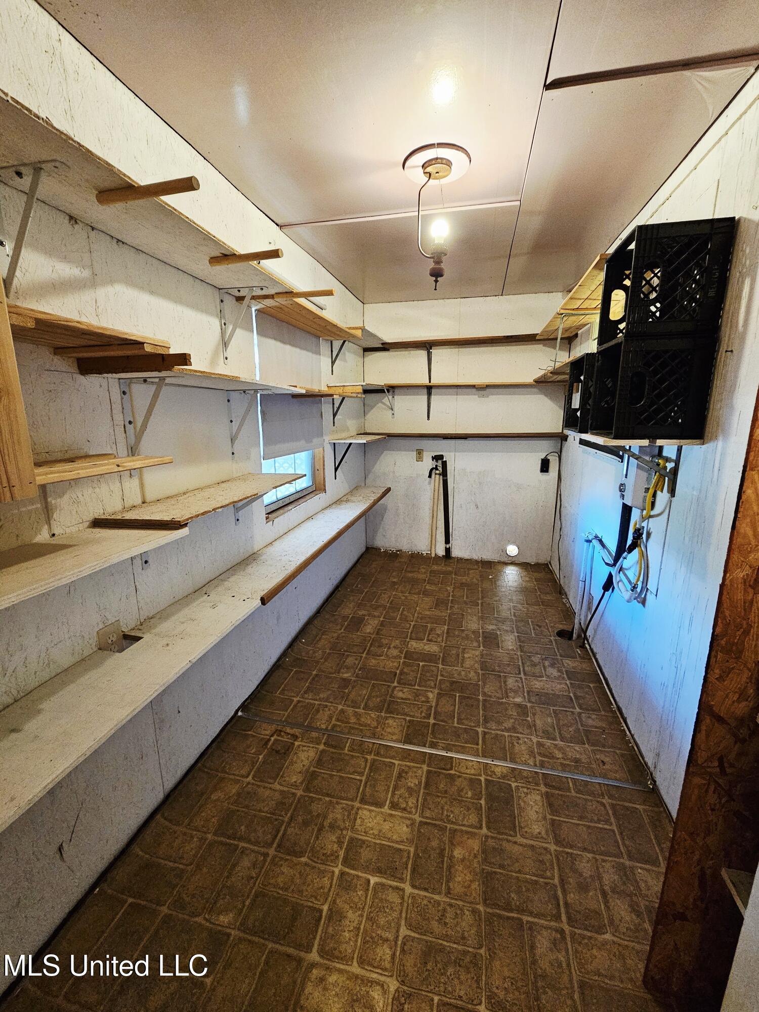 146 Oak Point Road Picayune, MS 39466 - Photo 8 of 40 Laundry room