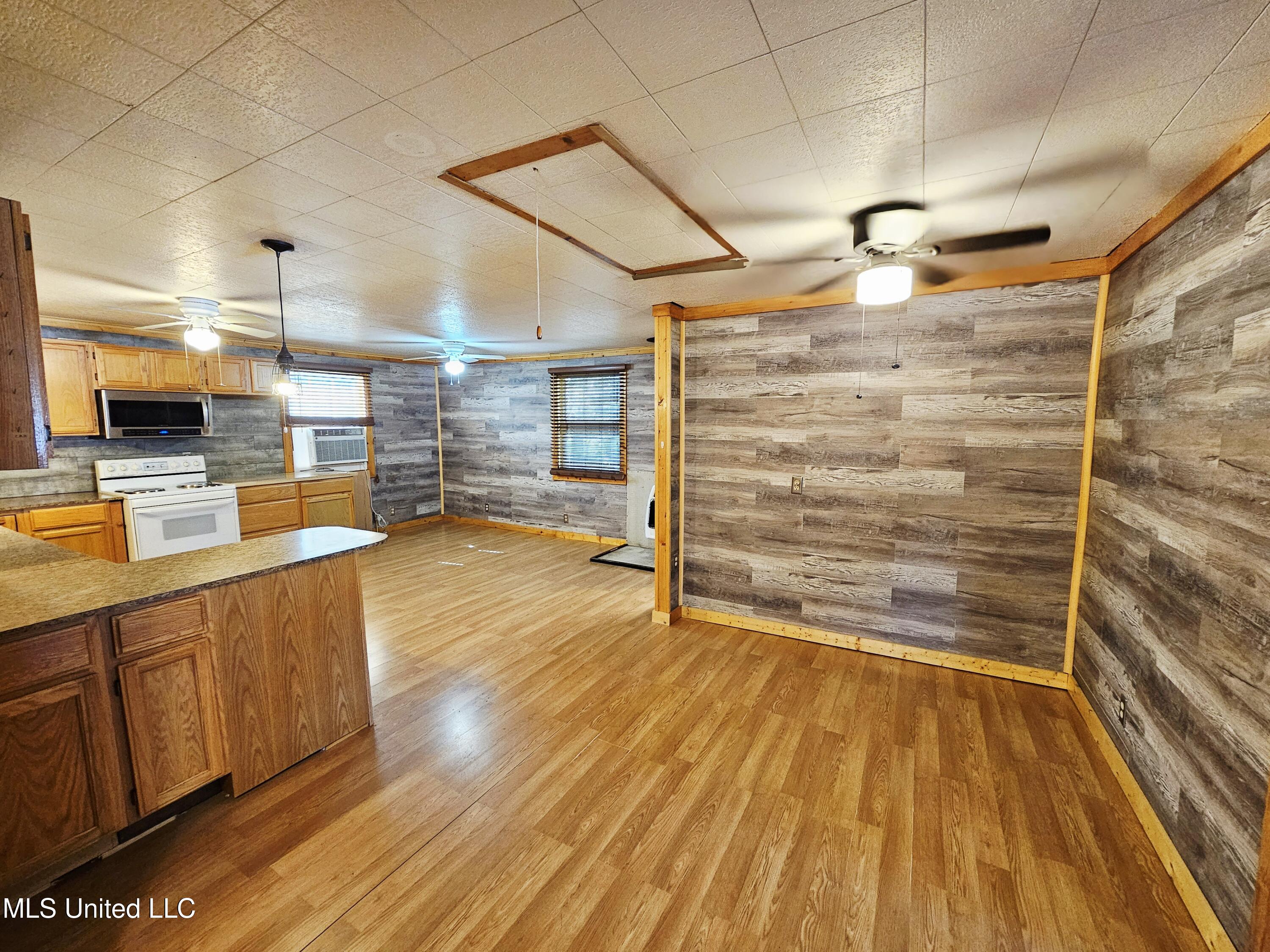 146 Oak Point Road Picayune, MS 39466 - Photo 10 of 40 Foyer/Dining table area