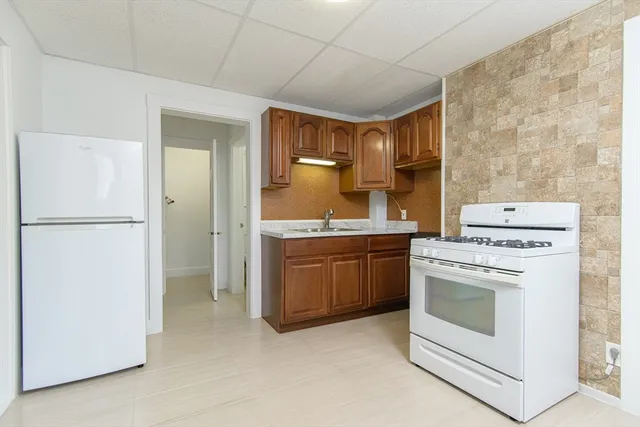 $1,300 | 79 School Street, Unit 1ST FL FR, Webster, MA 01570