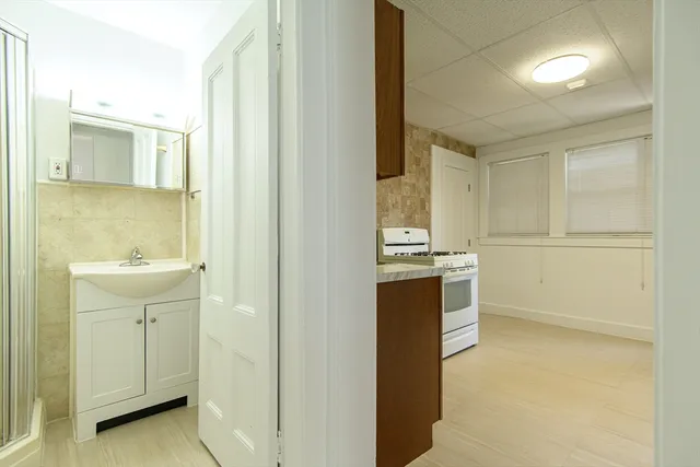 $1,300 | 79 School Street, Unit 1ST FL FR, Webster, MA 01570