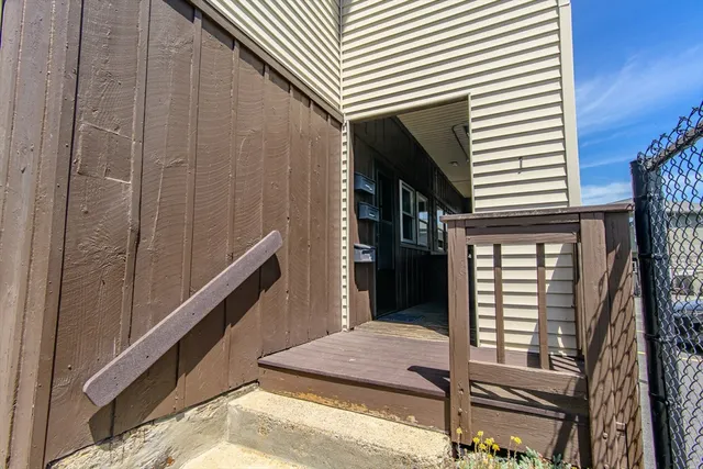 $1,300 | 79 School Street, Unit 1ST FL FR, Webster, MA 01570