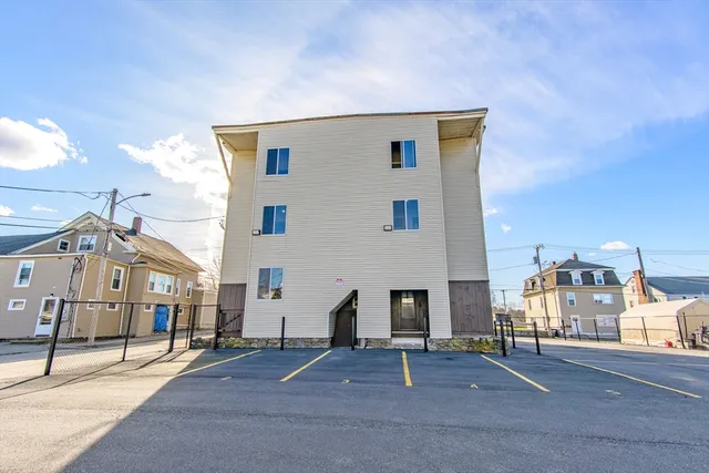 $1,300 | 79 School Street, Unit 1ST FL FR, Webster, MA 01570