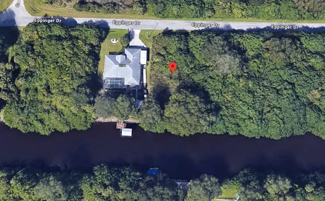 an aerial view of a yard