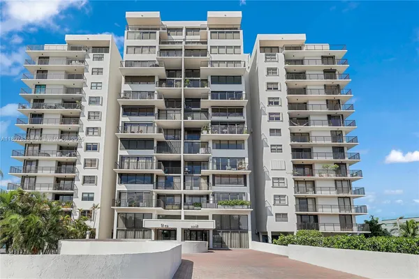 $5,900 | 801 North Venetian Drive, Unit 903, Miami, FL 33139