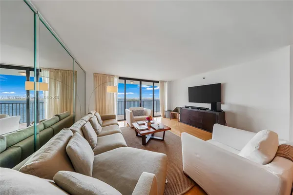 $5,900 | 801 North Venetian Drive, Unit 903, Miami, FL 33139