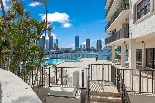 $5,900 | 801 North Venetian Drive, Unit 903, Miami, FL 33139