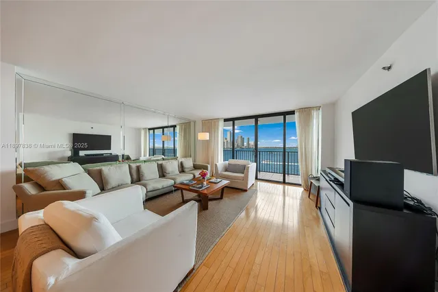 $5,900 | 801 North Venetian Drive, Unit 903, Miami, FL 33139