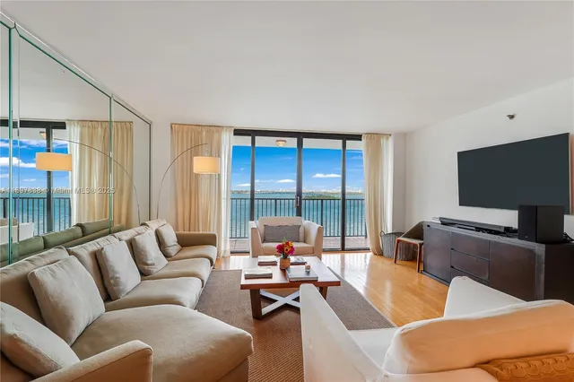 $5,900 | 801 North Venetian Drive, Unit 903, Miami, FL 33139