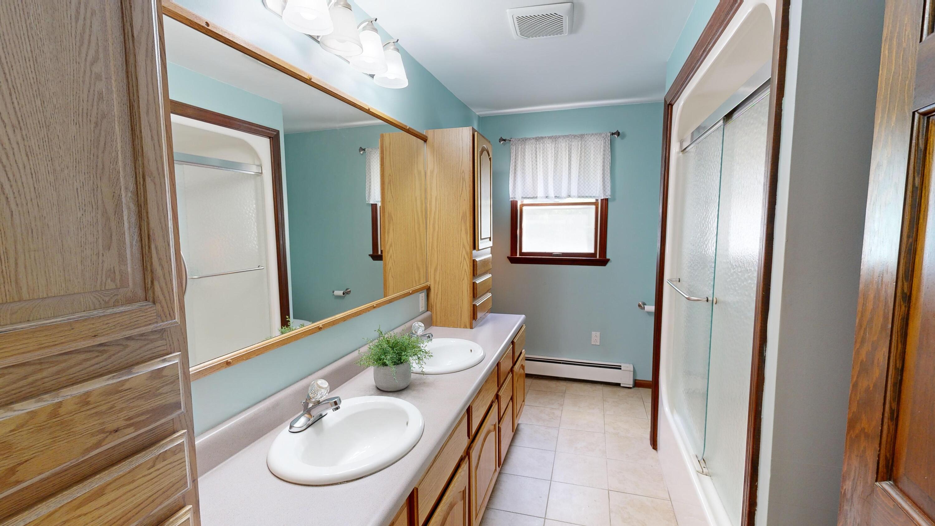 33 Pond Road Lewiston, ME 04240 - Photo 13 of 52 Bathroom