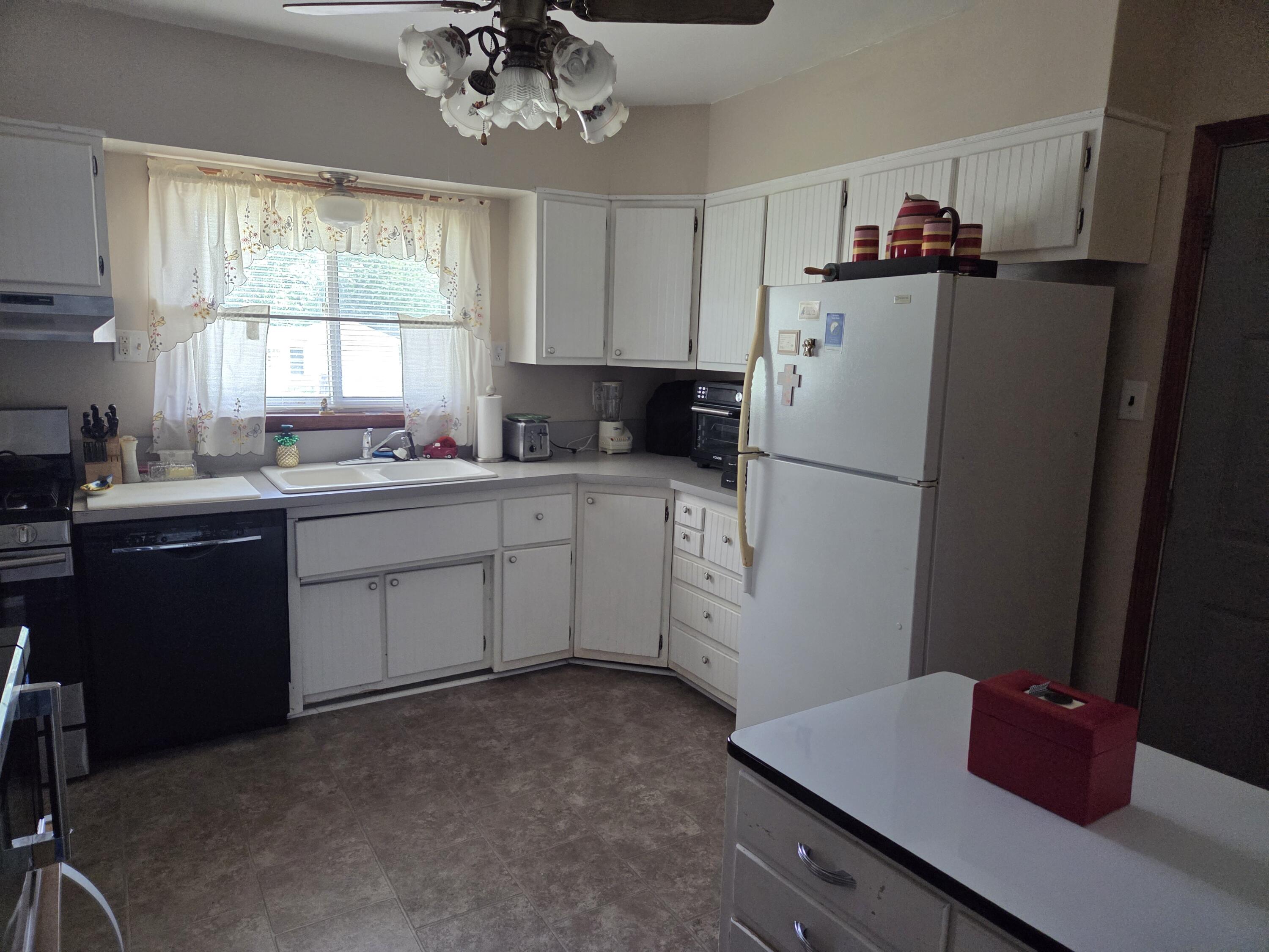 1503 Warren Avenue Jackson, MI 49203 - Photo 10 of 20 20260616_110141