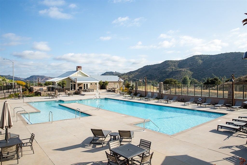 406 Calabrese Street Fallbrook, CA 92028 - Photo 2 of 24 Gallery Image 2