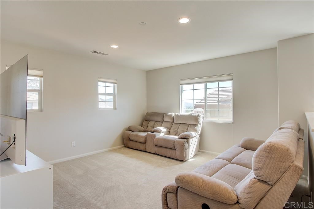 406 Calabrese Street Fallbrook, CA 92028 - Photo 9 of 24 Gallery Image 9