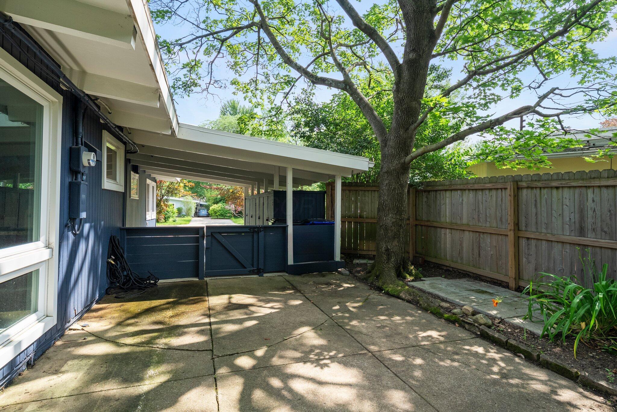 2474 Bristol Road Columbus, OH 43221 - Photo 25 of 26 DSC07468