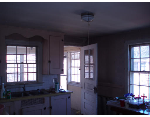 10 Arnold Road Worcester, MA 01607 - Photo 3 of 11 Gallery Image 3