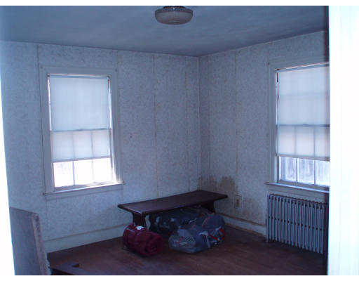 10 Arnold Road Worcester, MA 01607 - Photo 5 of 11 Gallery Image 5