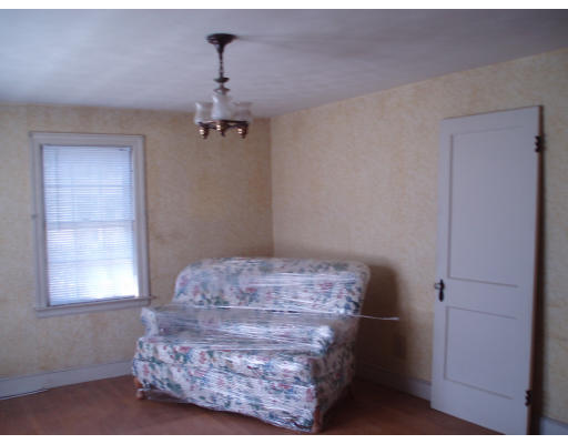 10 Arnold Road Worcester, MA 01607 - Photo 6 of 11 Gallery Image 6