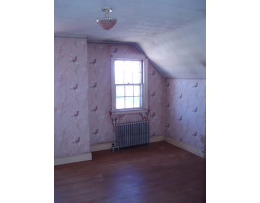 10 Arnold Road Worcester, MA 01607 - Photo 9 of 11 Gallery Image 9