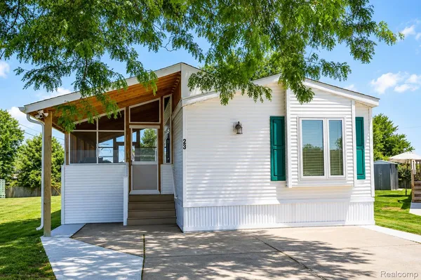$74,900 | 23 Highland Terrace, White Lake, MI 48386