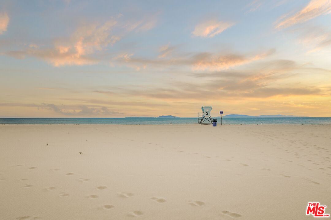 1825 Ocean Drive Oxnard, CA 93035 - Photo 25 of 29 a view of a lake view