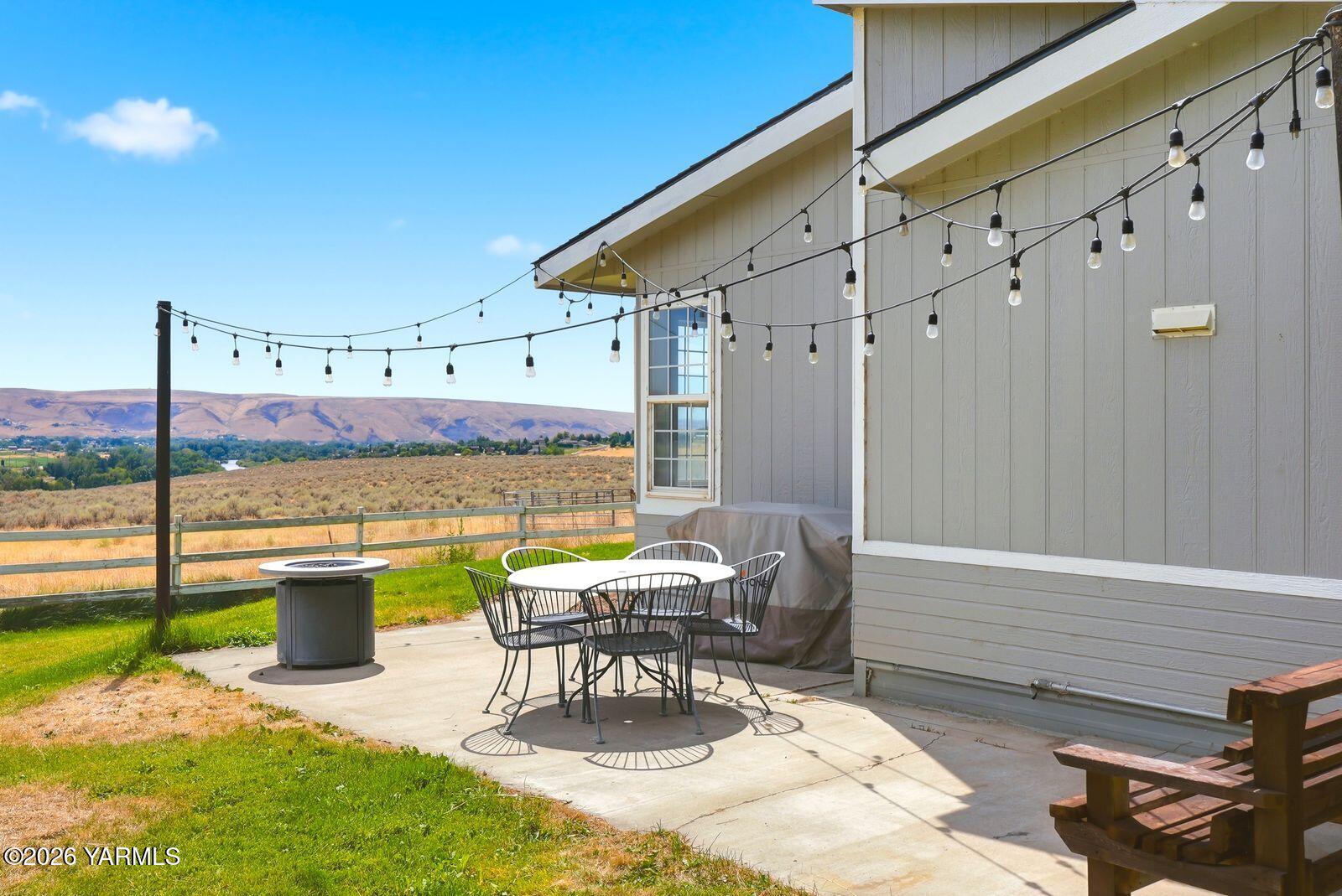 1850 Buffalo Road Selah, WA 98942 - Photo 29 of 44 Side Patio