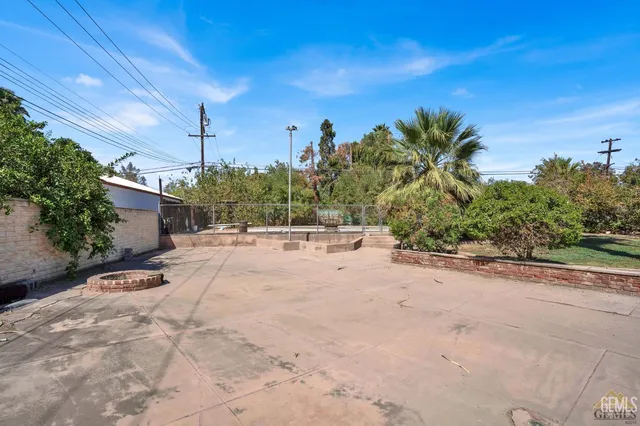 a view of backyard with sitting area