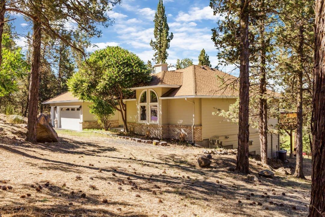 5977 Cooper's Hawk Road Klamath Falls, OR 97601 - Photo 1 of 35 Primary Photo