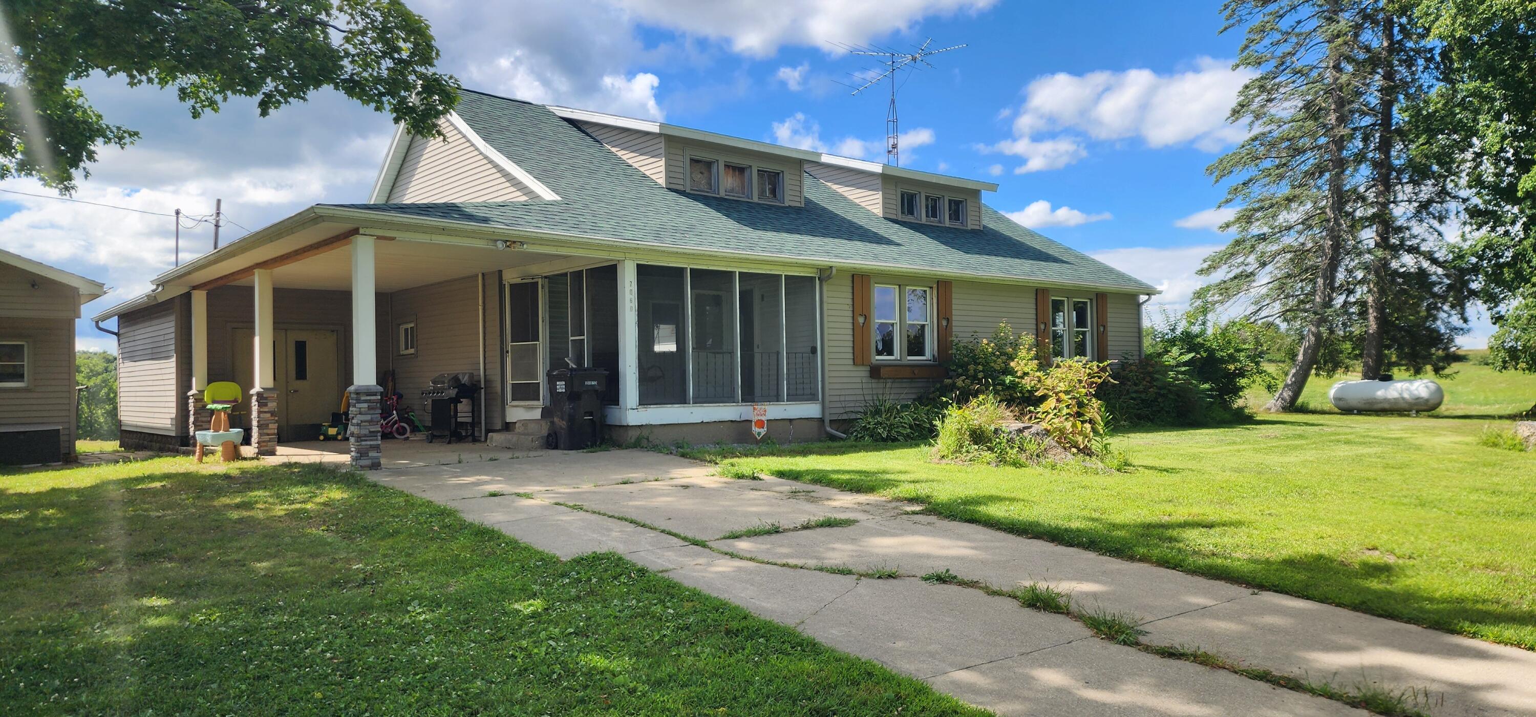 7060 Somerset Road Addison, MI 49220 - Photo 3 of 28 20250825_153545