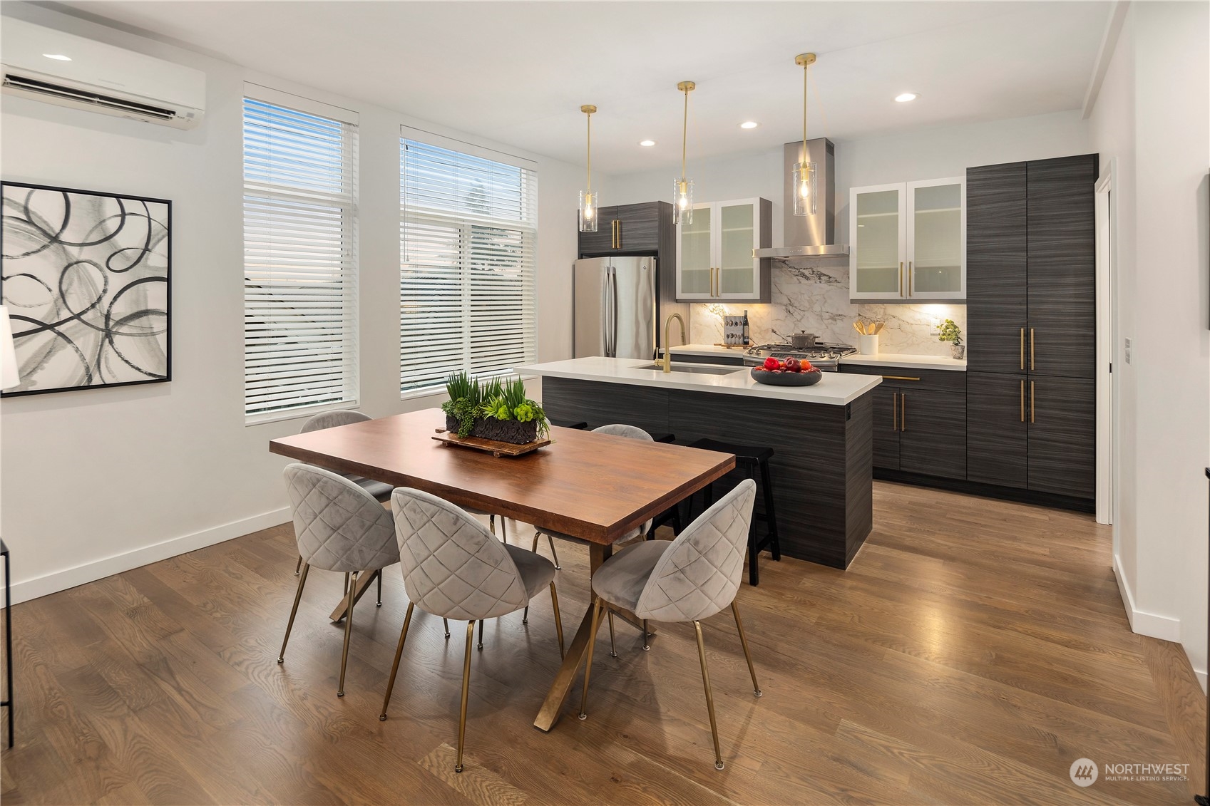 912 West Howe Street Seattle, WA 98119 - Photo 12 of 36 Gallery Image 12