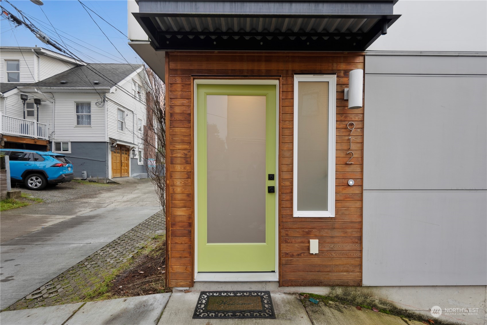 912 West Howe Street Seattle, WA 98119 - Photo 3 of 36 Gallery Image 3