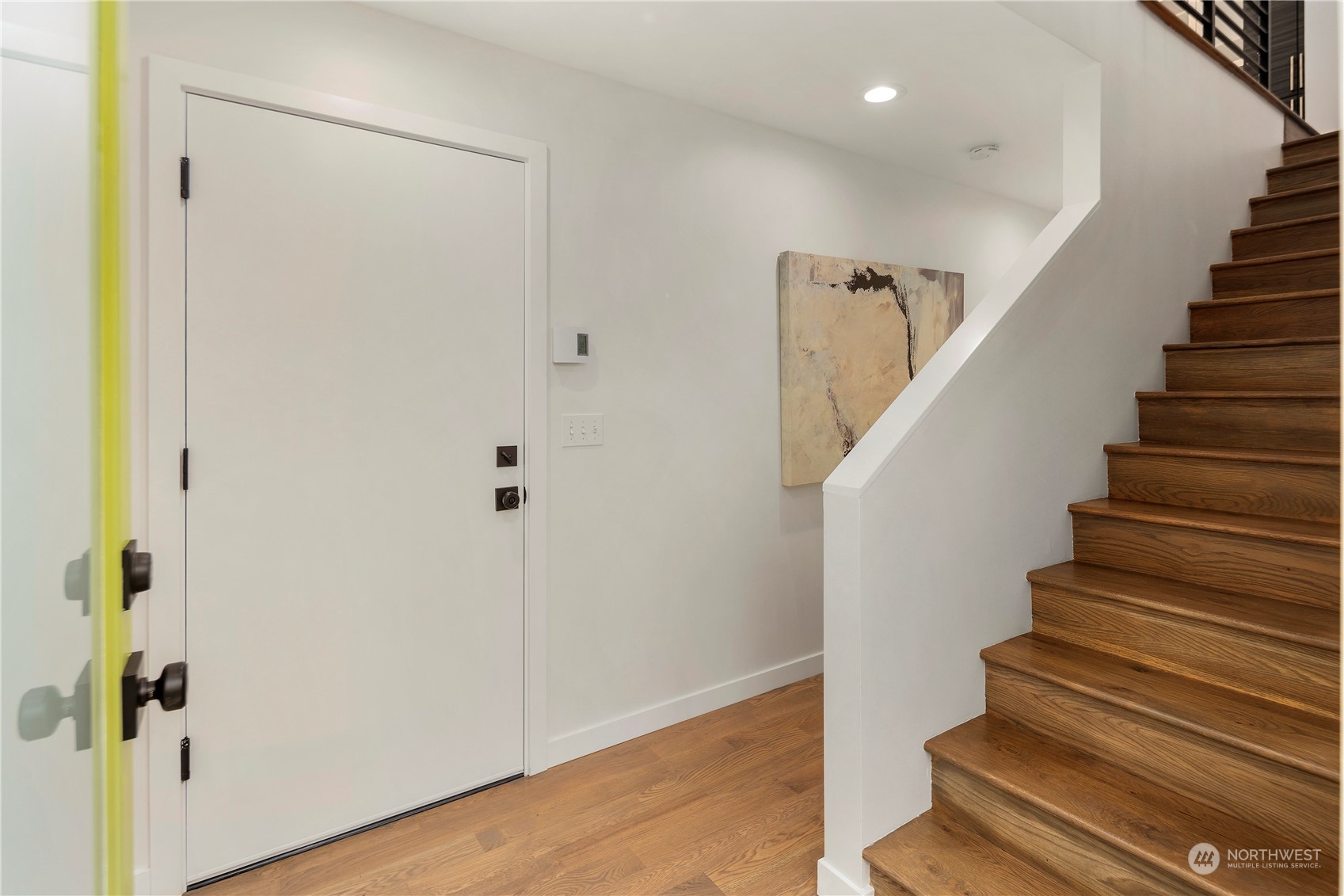 912 West Howe Street Seattle, WA 98119 - Photo 4 of 36 Gallery Image 4