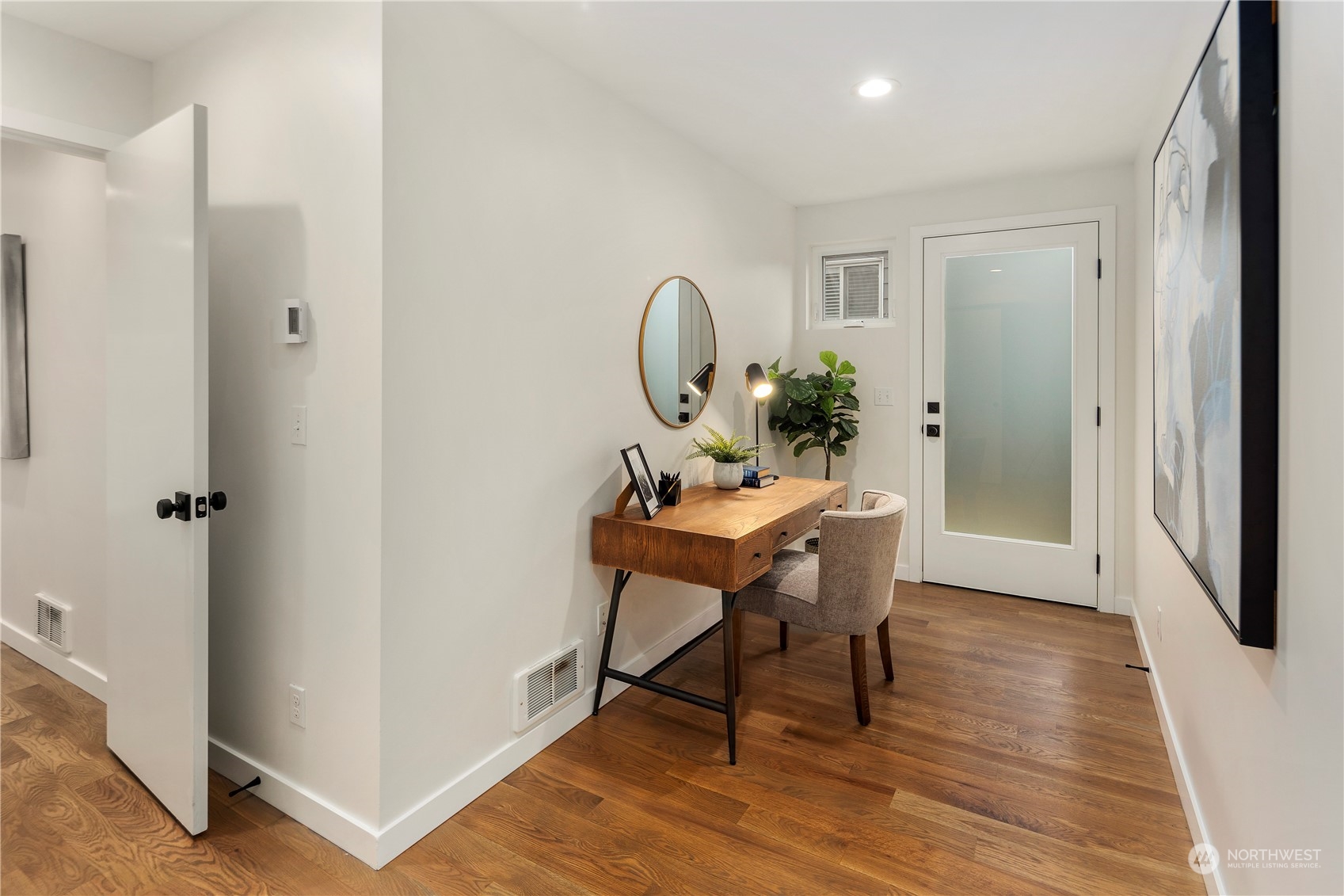 912 West Howe Street Seattle, WA 98119 - Photo 5 of 36 Gallery Image 5