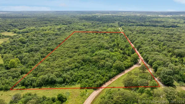 $130,000 | 1020 East E Road, Okemah, OK 74859