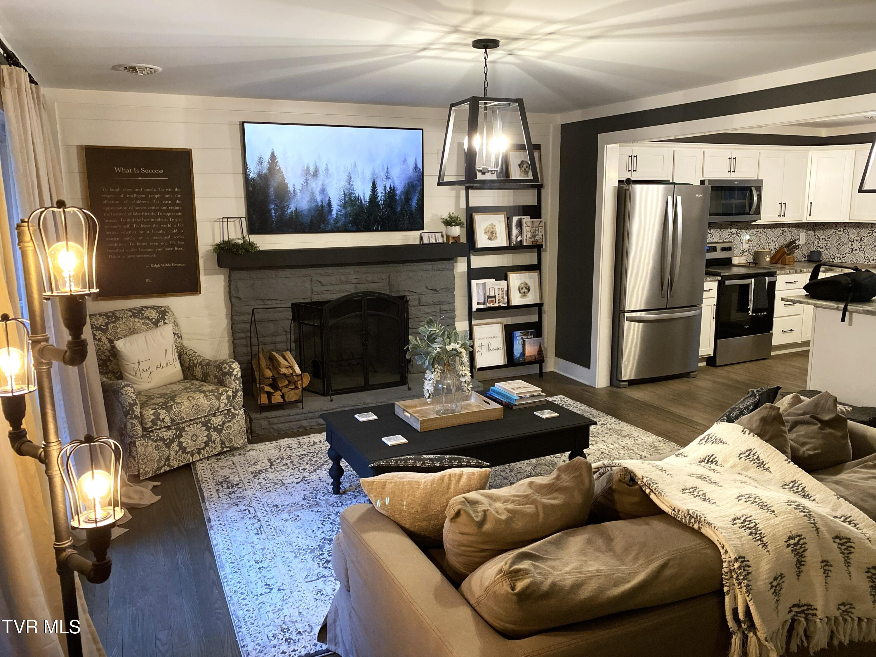 539 Rambling Road Kingsport, TN 37663 - Photo 2 of 22 IMG_3659